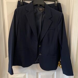 Woman skirt and jacket set Jones New York almost New